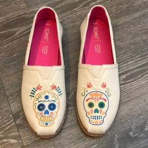 Toms Día de los Muertos size 8.5
